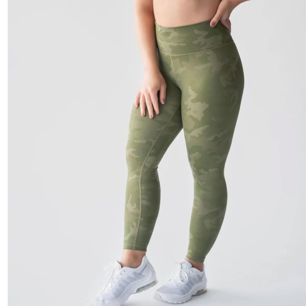 Ptula stealth camo legging